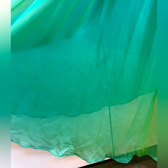 🌟host pick🌟 La Femme High-Low Formal Dress - Picture 4 of 4